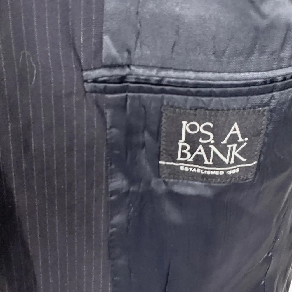 Jos A Bank Signature Suit Men 43R‎ 31W 32L Black Pinstripe Classic Career Wool